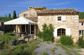 Maison de 2 chambres avec piscine partagee sauna et jardin amenage a Simiane la Rotonde